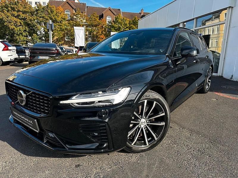 Schwarz Gebraucht 2022 Volvo V60 Plus Kombi | 41.990 € (Teuer) - Bild 1/4