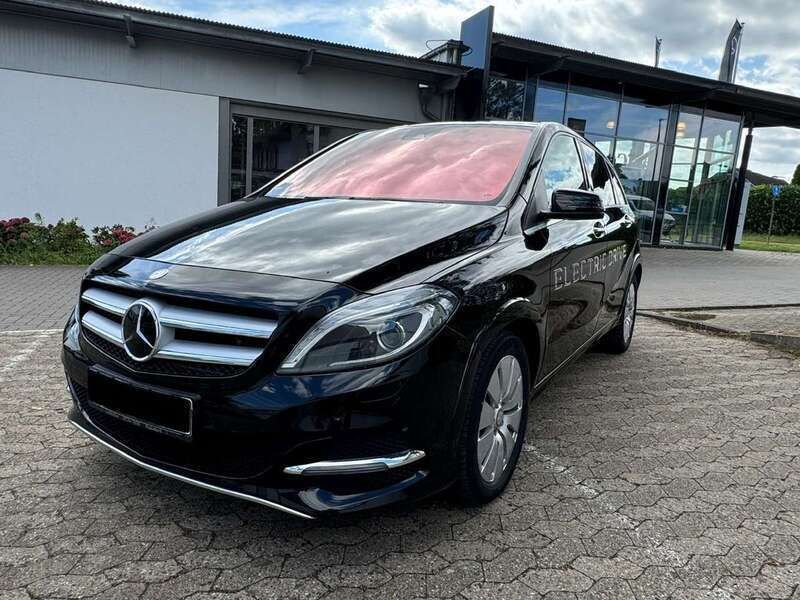 Schwarz Gebraucht 2015 Mercedes B Electric Drive Style Van / Kleinbus | 29.500 € - Bild 1/4