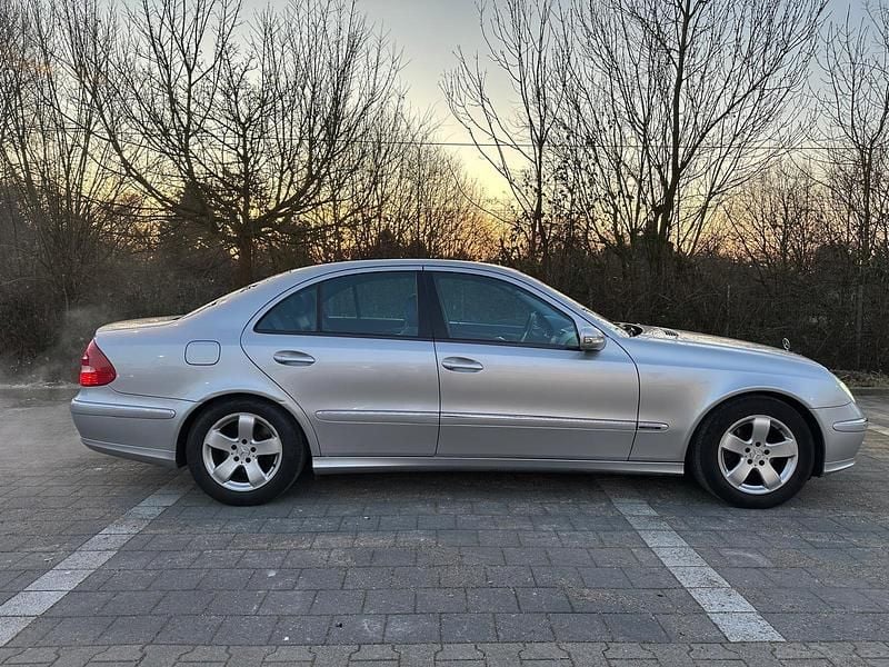 Gebraucht Mercedes E220 Avantgarde 150 PS (110 kW) 2005 Silber Limousine