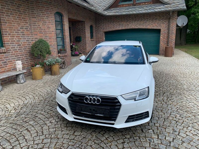 Weiß Gebraucht 2019 Audi A4 Basis Kombi | 16.200 € (Superpreis) - Bild 1/4