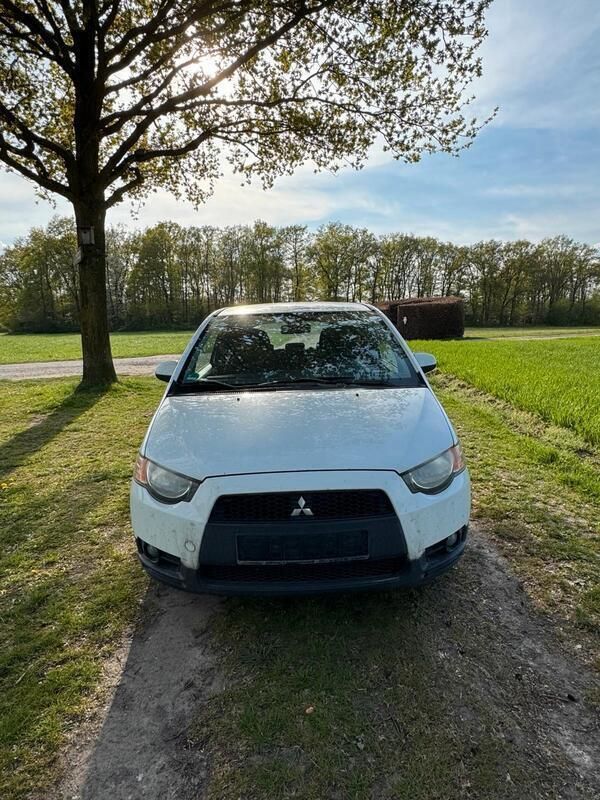 Weiß Gebraucht 2010 Mitsubishi Colt Limousine | 1.950 € (Guter Preis) - Bild 1/4