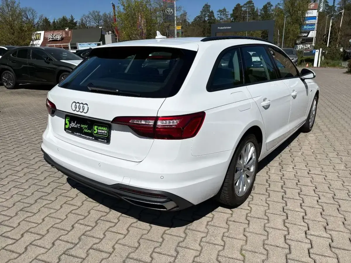 Używany Audi A4 S-Line 150 KM (110 kW) 2020 Biały Kombi