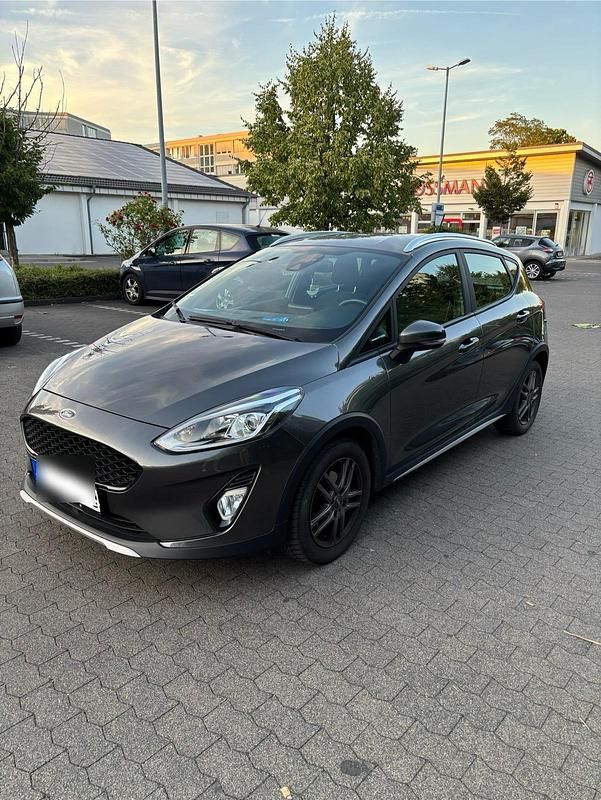 Gebraucht Ford Fiesta Active 101 PS (74 kW) 2018 Grau Kleinwagen