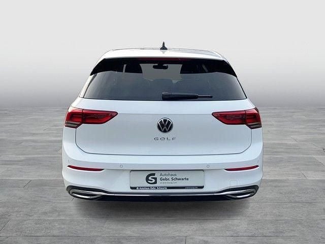 Gebraucht VW Golf VIII Active 150 PS (110 kW) 2022 Weiß Limousine