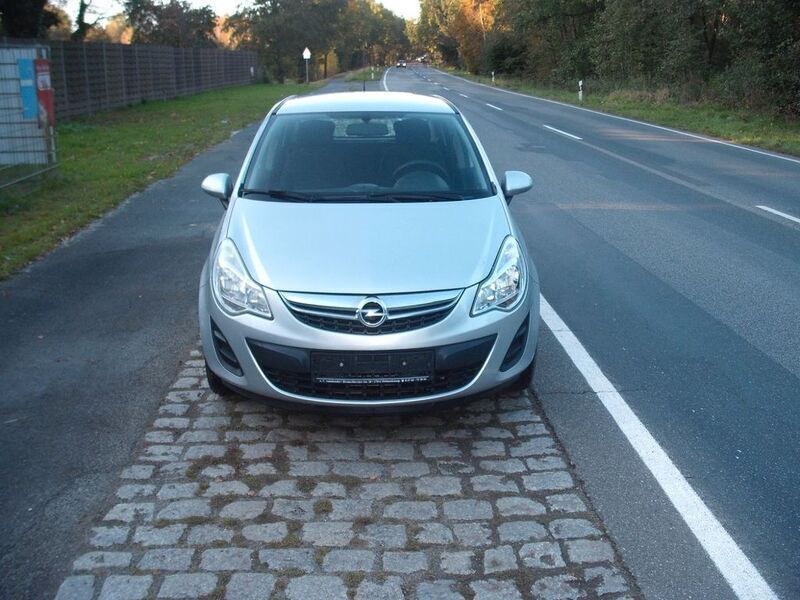 Gebraucht Opel Corsa Edition 75 PS (55 kW) 2013 Silber Limousine