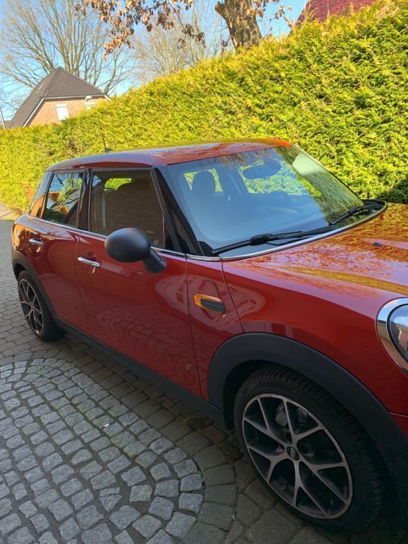 Rot Gebraucht 2015 Mini ONE Kleinwagen | 8.900 € (Guter Preis) - Bild 1/4