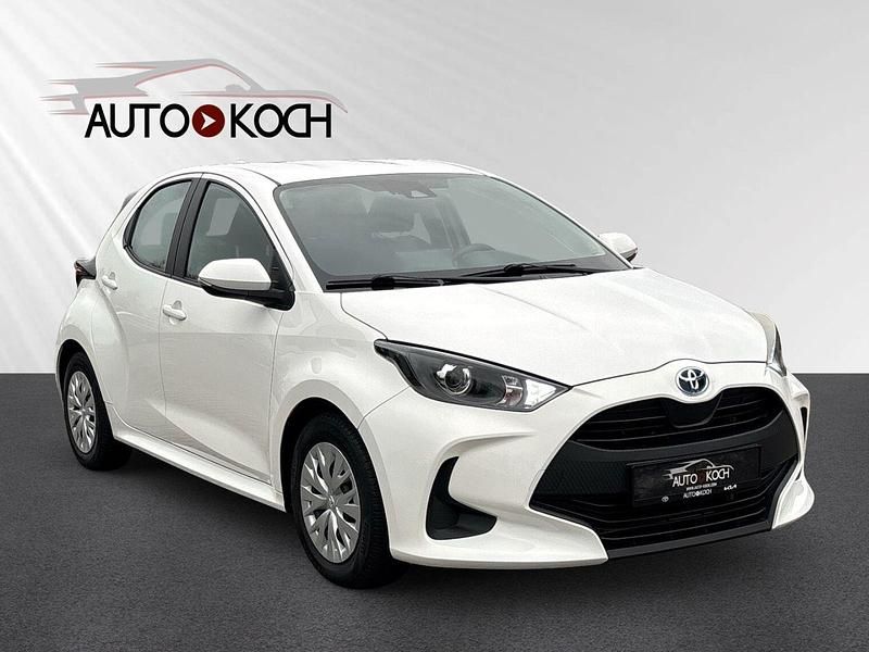Weiß Gebraucht 2022 Toyota Yaris Hybrid Business Edition Kleinwagen | 17.590 € (Guter Preis) - Bild 1/4