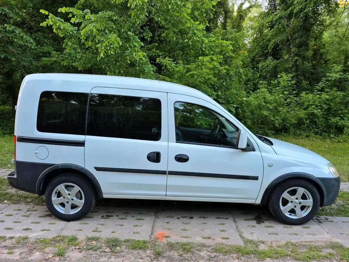 Gebraucht Opel Combo 90 PS (66 kW) 2010 Weiß Van / Kleinbus