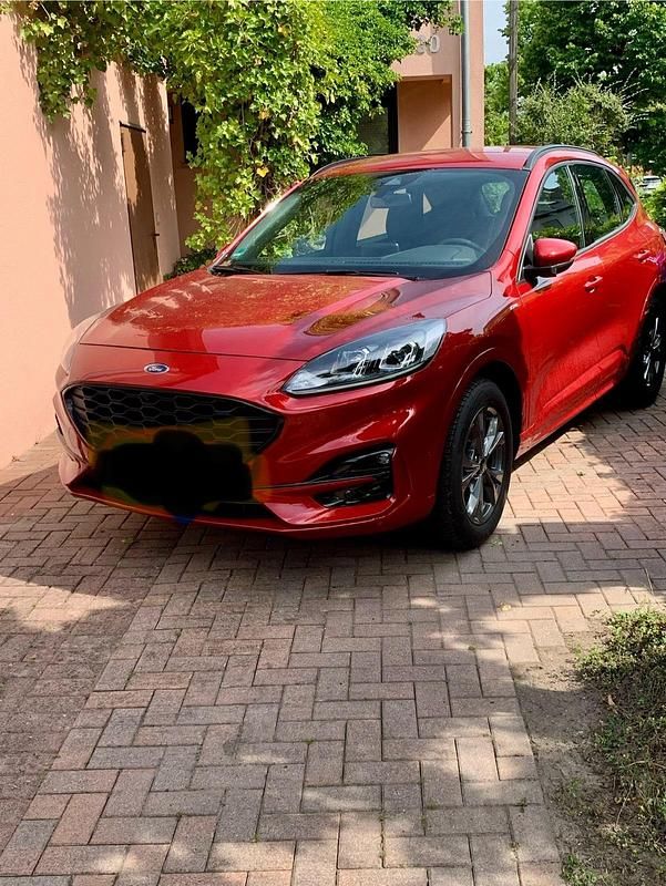 Rot Gebraucht 2020 Ford Kuga ST-Line SUV | 22.500 € (Guter Preis) - Bild 1/4