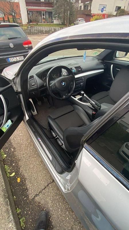 Grau Gebraucht 2011 BMW 118 Coupé Coupé | 8.750 € (Fairer Preis) - Bild 1/4