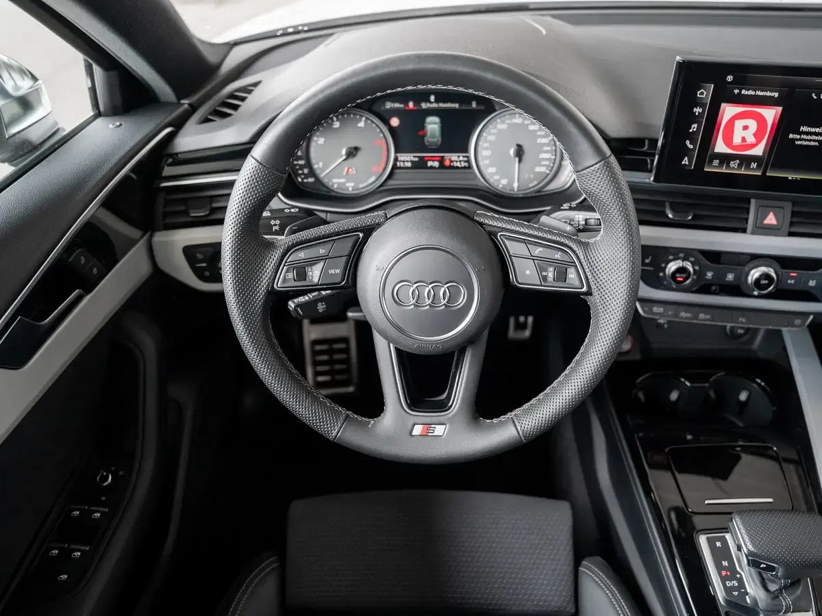 Używany Audi S4 Design 341 KM (250 kW) 2024 Biały Kombi