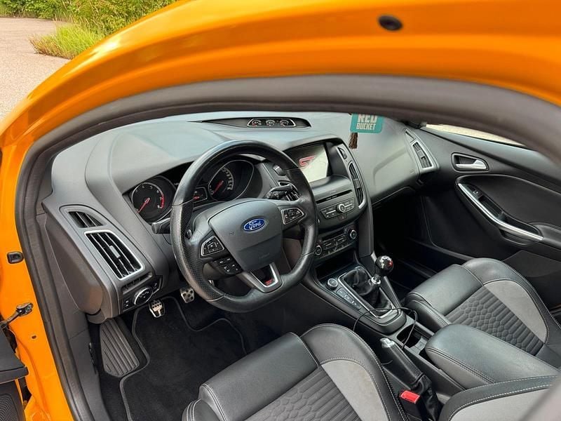 Gebraucht Ford Focus ST 250 PS (183 kW) 2017 Gelb Limousine