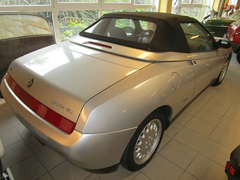 Gebraucht Alfa Romeo Spider 150 PS (110 kW) 1998 Silber Cabrio