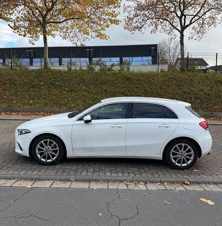Gebraucht Mercedes A180 116 PS (85 kW) 2018 Weiß Limousine
