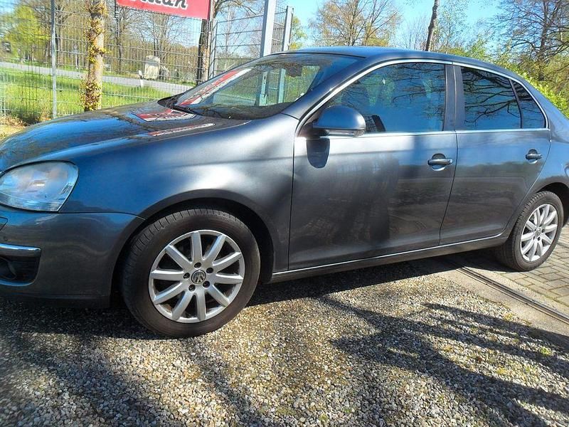 Gebraucht VW Jetta Comfortline 122 PS (89 kW) 2009 Grau Limousine