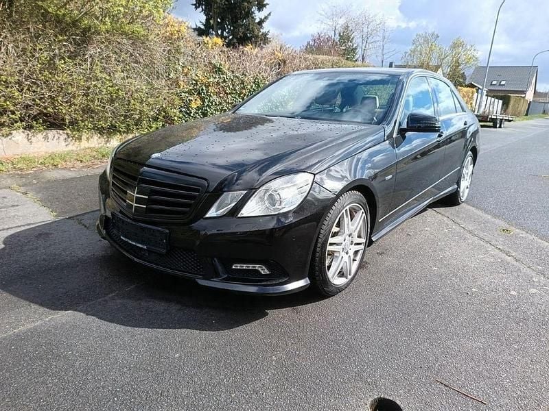 Gebraucht Mercedes E350 AMG 231 PS (169 kW) 2010 Schwarz Limousine