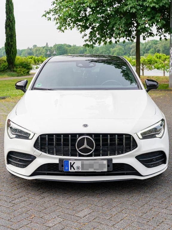 Weiß Gebraucht 2020 Mercedes CLA200 AMG line Limousine | 33.900 € - Bild 1/4