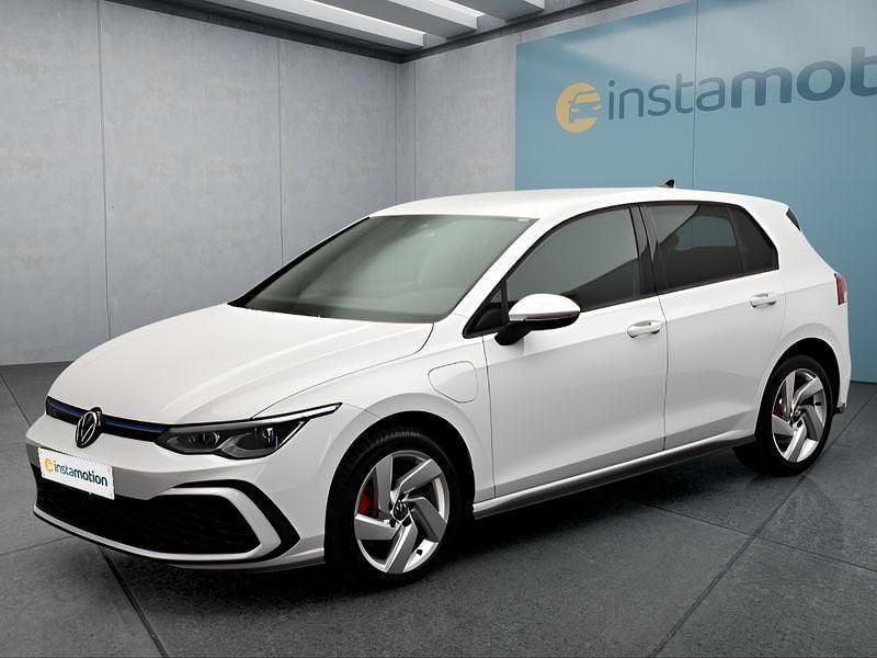 Weiß Gebraucht 2022 VW Golf VIII GTE Kleinwagen | 23.349 € (Guter Preis) - Bild 1/4