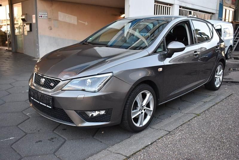 Grau Gebraucht 2015 Seat Ibiza FR Limousine | 6.499 € (Fairer Preis) - Bild 1/4