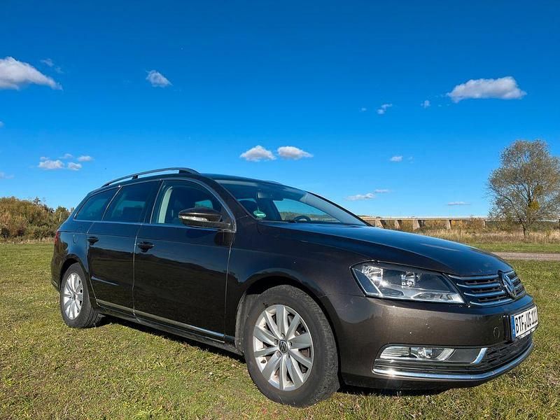 Braun Gebraucht 2013 VW Passat Comfortline Kombi | 11.400 € (Etwas zu teuer) - Bild 1/4