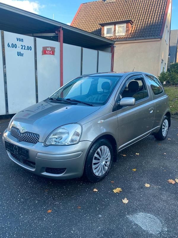 Beige Gebraucht 2005 Toyota Yaris Kleinwagen | 2.299 € (Etwas zu teuer) - Bild 1/4