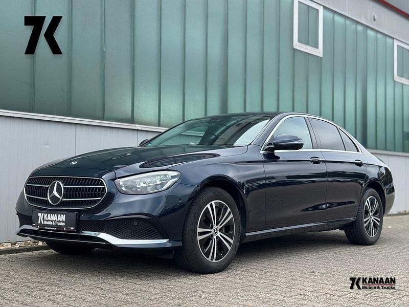 Blau Gebraucht 2022 Mercedes E220 Avantgarde Limousine | 32.844 € (Fairer Preis) - Bild 1/3
