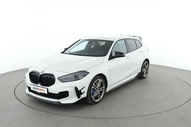 Weiß Gebraucht 2021 BMW M135 M Performance Kleinwagen | 29.930 € (Guter Preis) - Bild 1/3