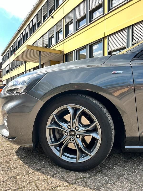 Gebraucht Ford Focus 150 PS (110 kW) 2019 Grau Kombi