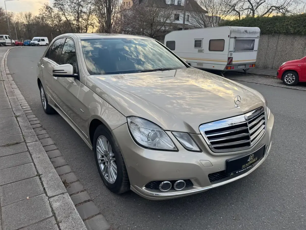 Gebraucht Mercedes E350 Elegance 292 PS (214 kW) 2010 Gold Limousine
