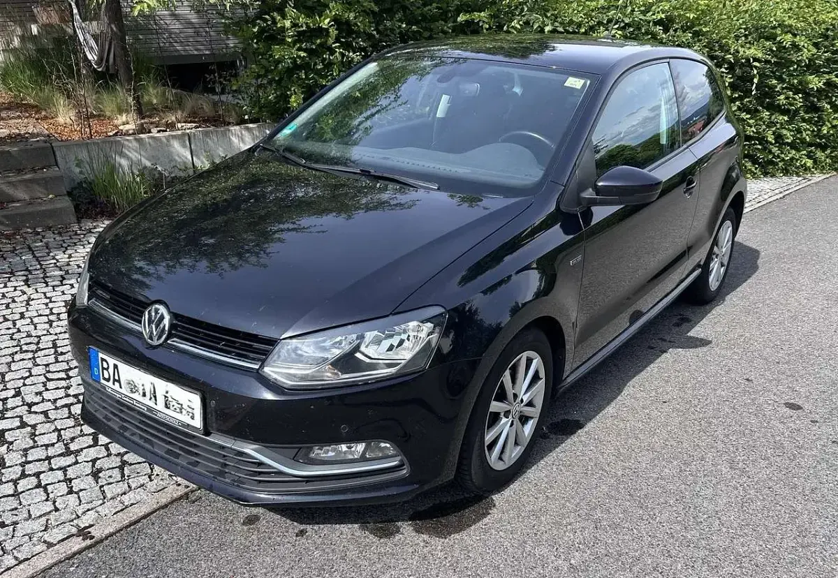 Gebraucht VW Polo LOUNGE 90 PS (66 kW) 2015 Schwarz Limousine