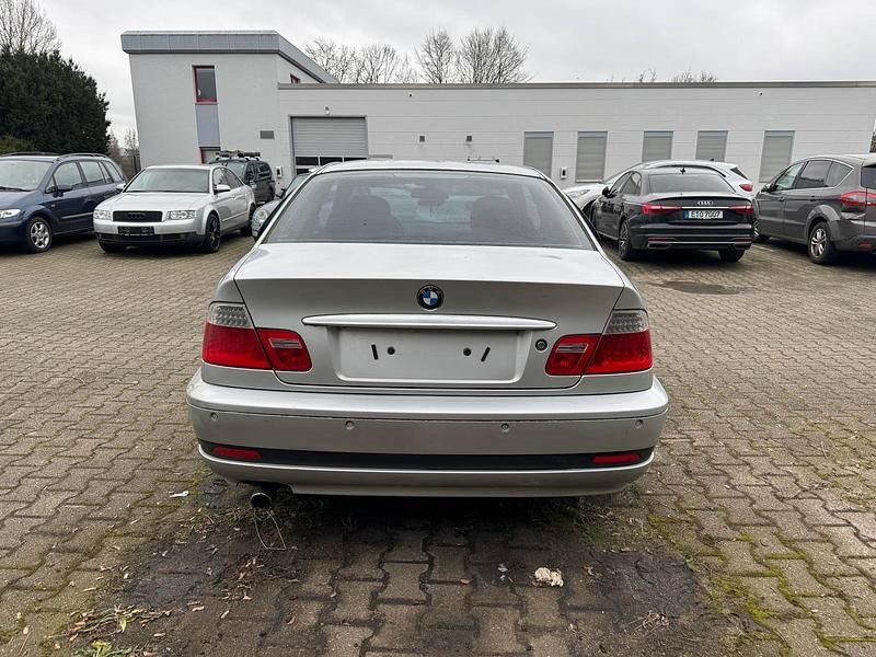 Gebraucht BMW 318 147 PS (108 kW) 2004 Silber Coupé