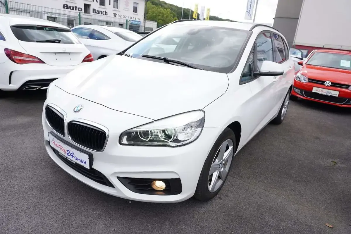 Gebraucht BMW 218 Advantage 136 PS (100 kW) 2016 Alpinweiss iii Limousine