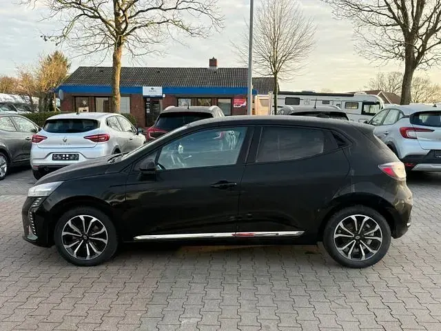Używany Renault Clio V Techno 90 KM (66 kW) 2025 Czarny Hatchback