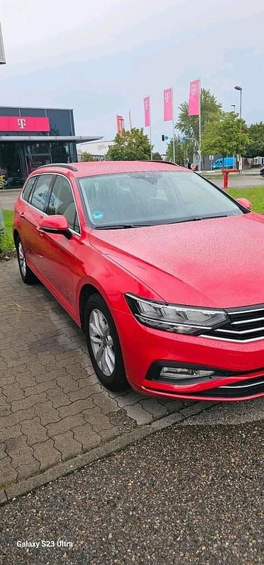 Rot Gebraucht 2020 VW Passat Business Kombi | 17.200 € (Superpreis) - Bild 1/4