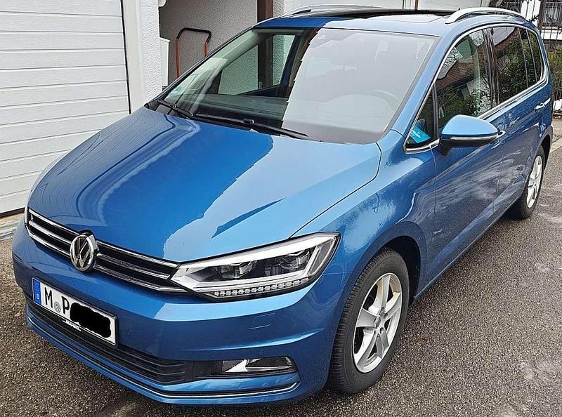 Blau Gebraucht 2017 VW Touran Highline Van / Kleinbus | 18.450 € (Superpreis) - Bild 1/4