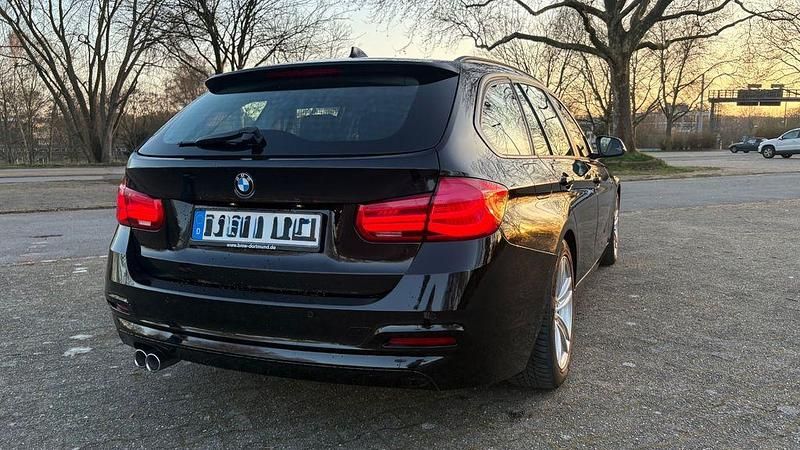 Gebraucht BMW 320 Advantage 163 PS (119 kW) 2015 Schwarz Kombi