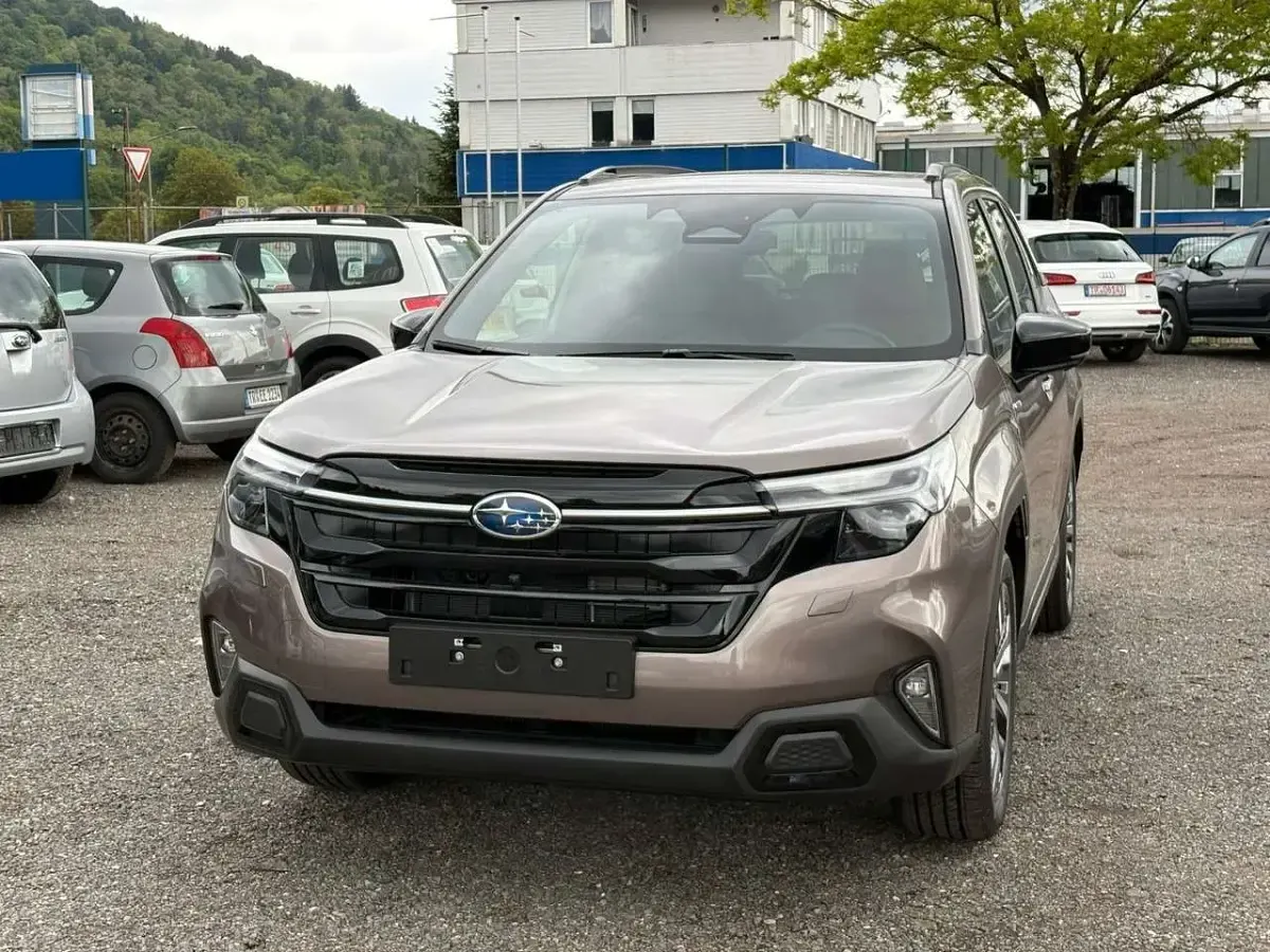 Neu Subaru Forester Platinum 136 PS (100 kW) 2025 Beige SUV