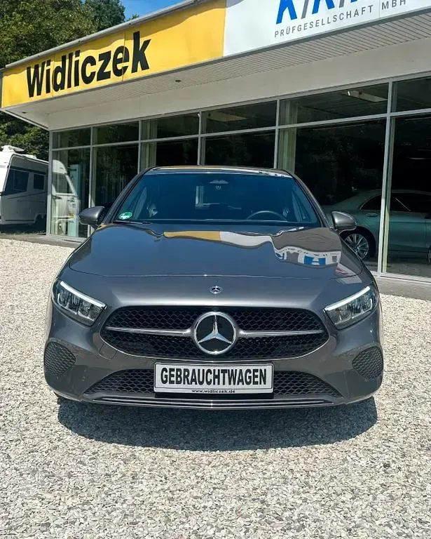 Gebraucht Mercedes A200 163 PS (119 kW) 2023 Grau Limousine