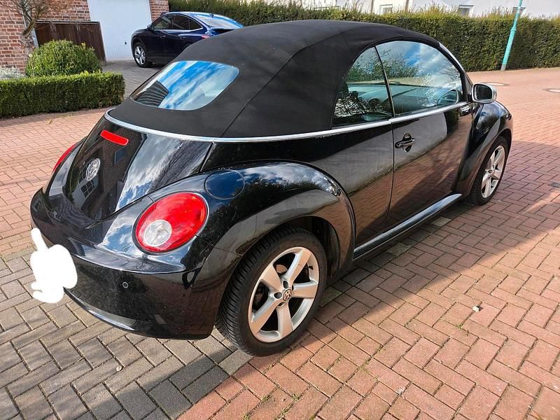 Gebraucht VW Beetle Cabriolet 102 PS (75 kW) 2010 Schwarz Cabrio
