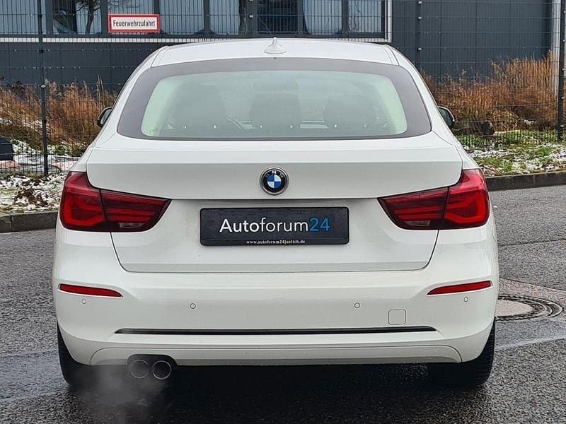 Gebraucht BMW 320 Sport Line 184 PS (135 kW) 2019 Weiß Limousine