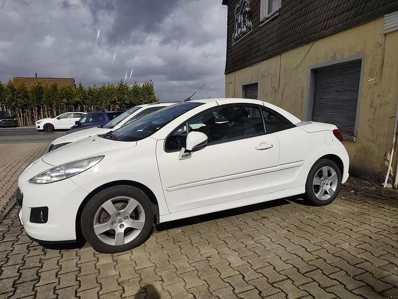Gebraucht Peugeot 207 Active 120 PS (88 kW) 2012 Lack weiss banquise Cabrio