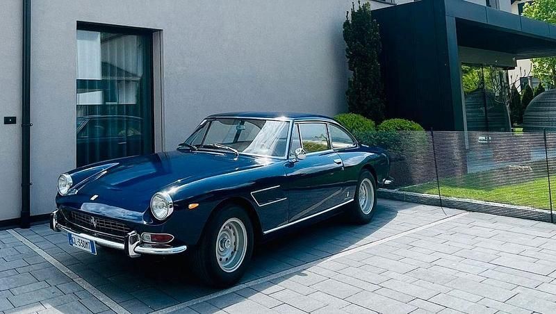 Gebraucht Ferrari 330 300 PS (220 kW) 1966 Blau Coupé