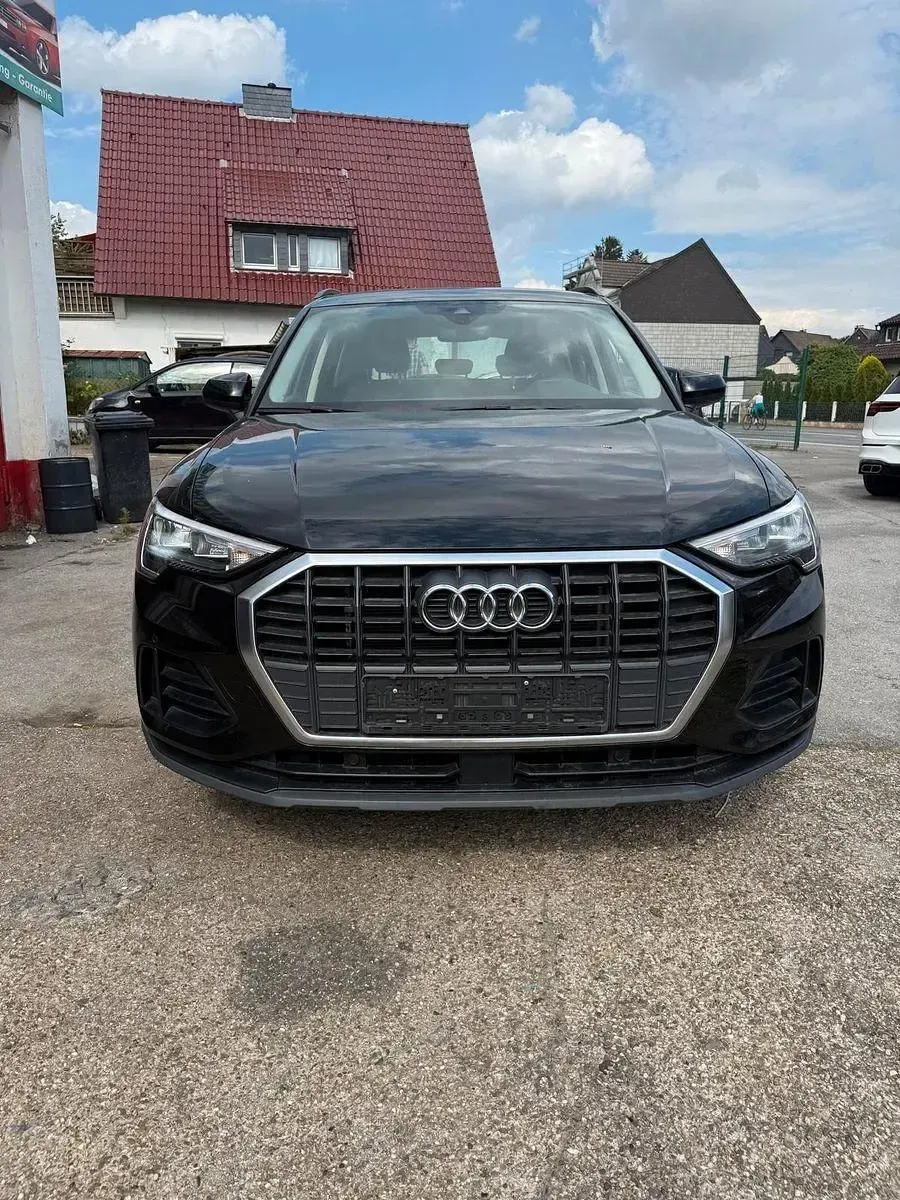 Gebraucht Audi Q3 Ambiente 150 PS (110 kW) 2022 Schwarz SUV