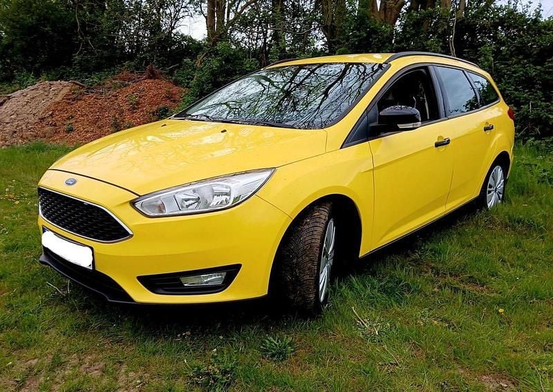 Gebraucht Ford Focus 120 PS (88 kW) 2018 Gelb Kombi
