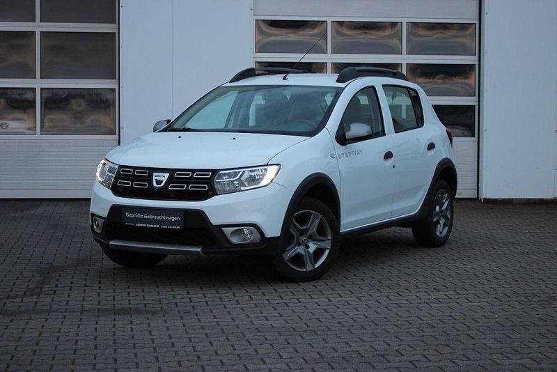 Weiß Gebraucht 2017 Dacia Sandero Prestige SUV | 8.390 € (Fairer Preis) - Bild 1/4