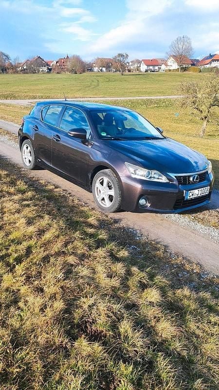 Braun Gebraucht 2011 Lexus CT200h Limousine | 11.000 € (Fairer Preis) - Bild 1/4