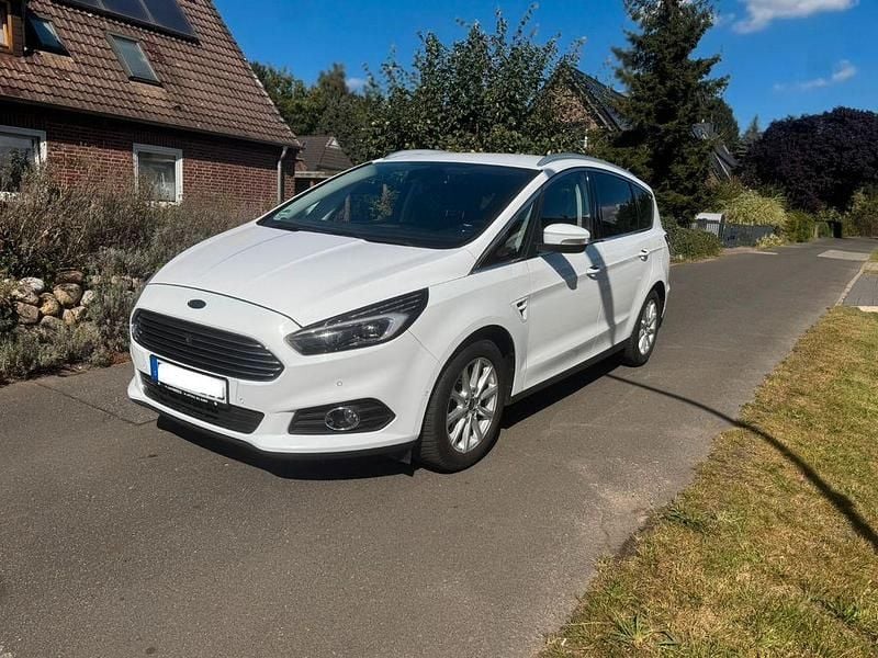 Weiß Gebraucht 2015 Ford S-MAX Titanium Van / Kleinbus | 7.650 € (Guter Preis) - Bild 1/4