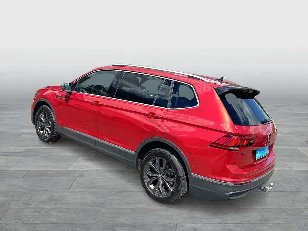 Gebraucht VW Tiguan Allspace Life 150 PS (110 kW) 2023 Kings red metallic SUV