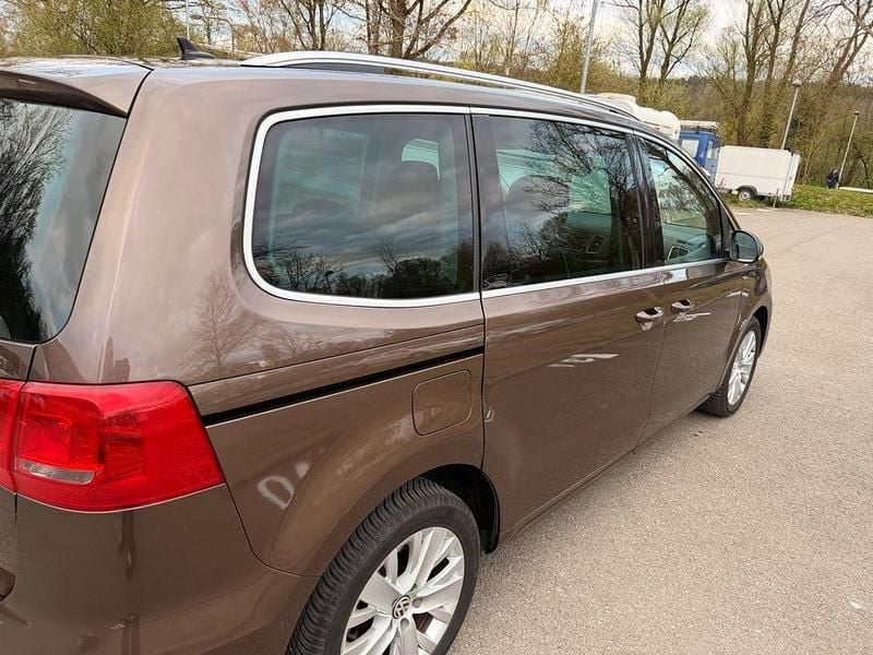 Gebraucht VW Sharan Life 177 PS (130 kW) 2013 Braun Van / Kleinbus