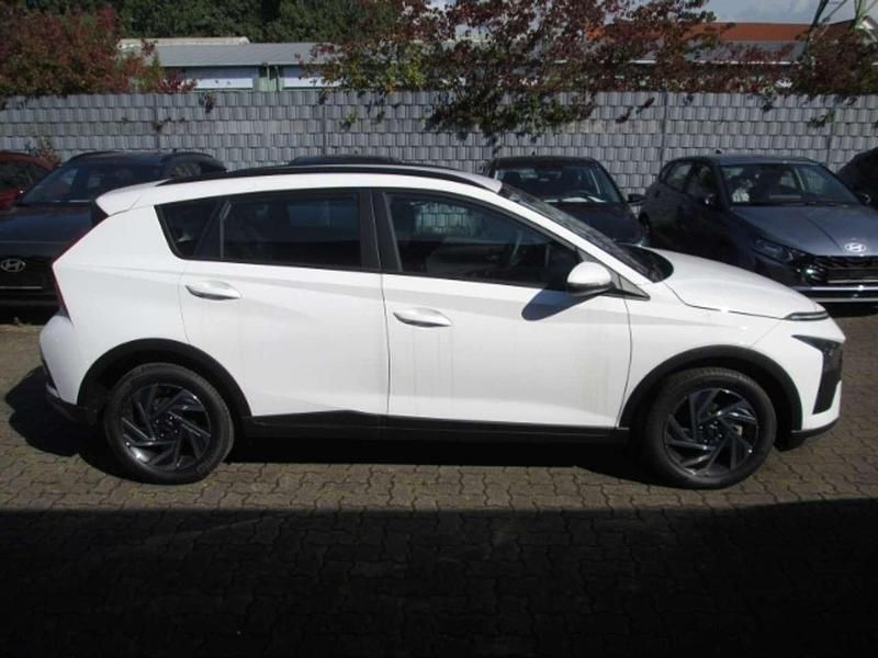 Neu Hyundai Bayon Trend 101 PS (74 kW) 2025 Weiss SUV